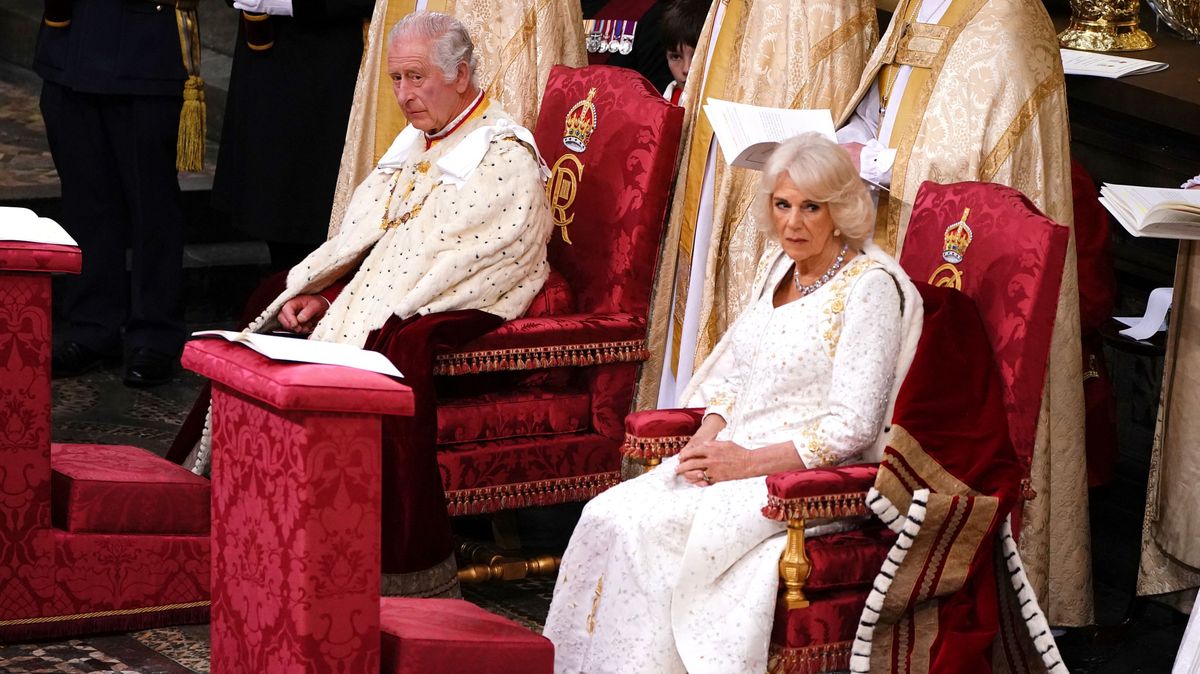 Oděv královské rodiny při korunovaci má jasnou symboliku